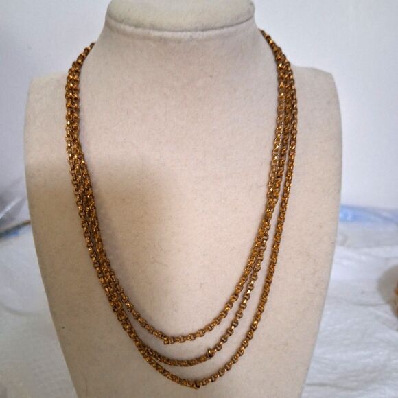 A Vintage 3 Strand Women's Chain Necklace Gold Tone Elegant Layered Statement - Picture 1 of 8